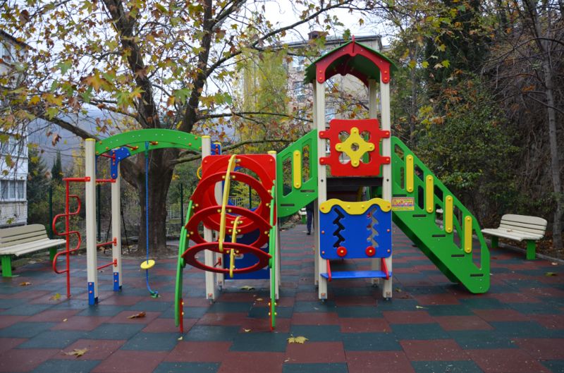 2 yalta 24detskaya ploshadka2 yalta 24