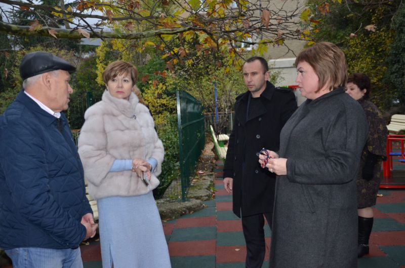 2 yalta 24detskaya ploshadka3 yalta 24