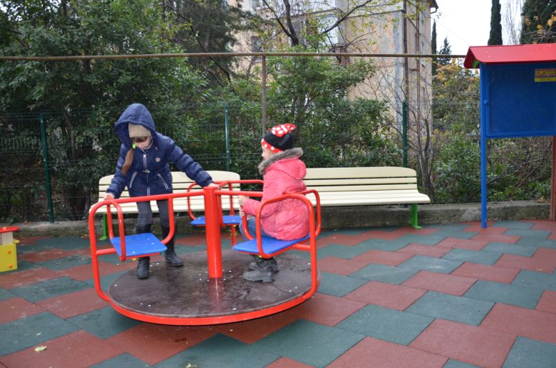 2 yalta 24detskaya ploshadka4 yalta 24