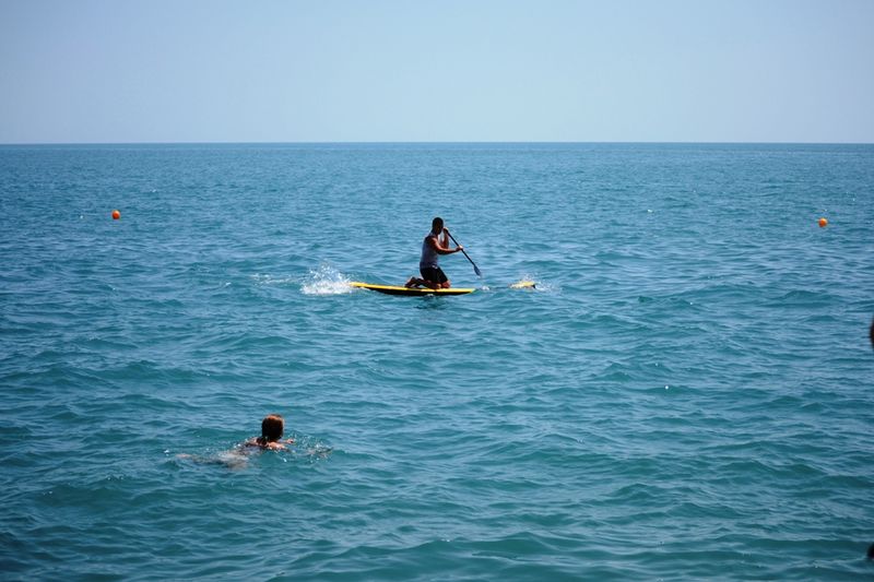 На Приморском пляже за безопасностью отдыхающих следят сёрф спасатели 