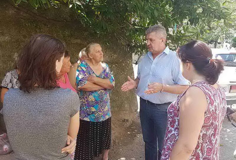 Депутат Олег Пихтерёв встретился с жителями улицы Красноармейская 