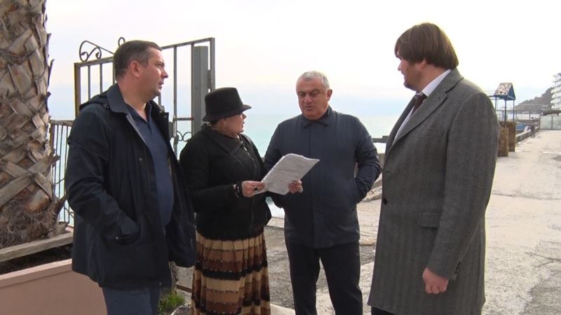 приморский пляж в ялте
