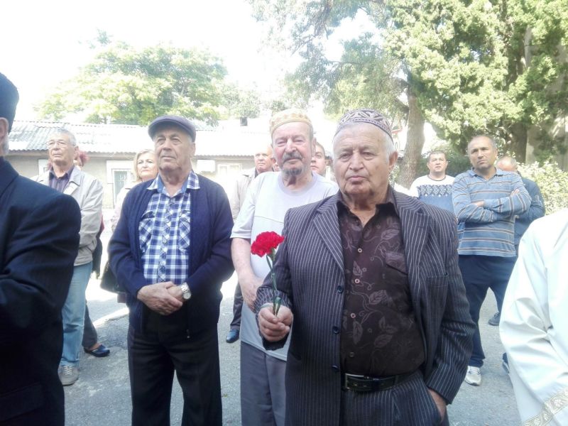 мемориальная доска в Ялте
