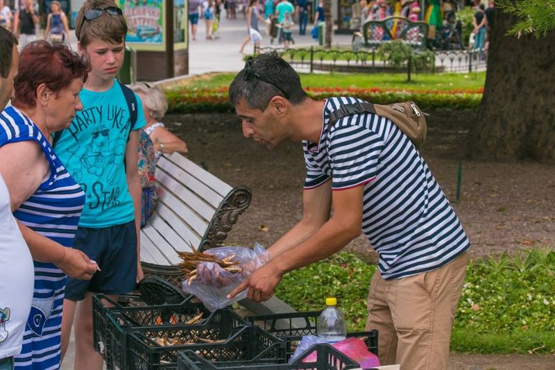 торговля рыбой в Ялте
