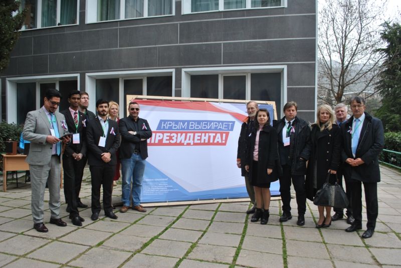 Международные наблюдатели посетили избирательные участки Ялты 1 nabludateli