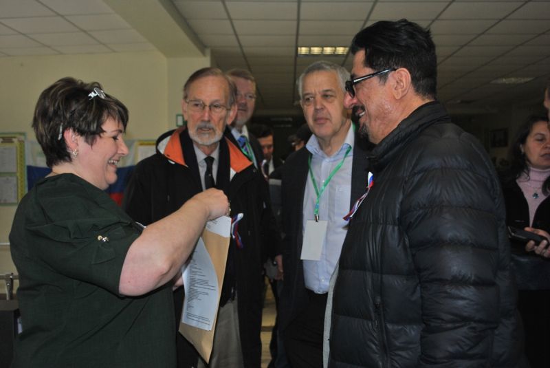 Международные наблюдатели посетили избирательные участки Ялты 20 nabludateli
