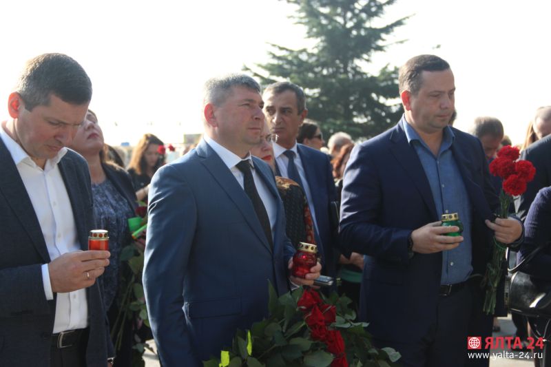 панихида по погибшим в Керчи Ялта