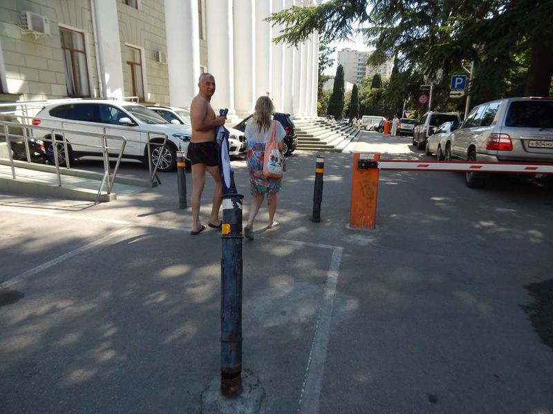 голый мужик в Ялте