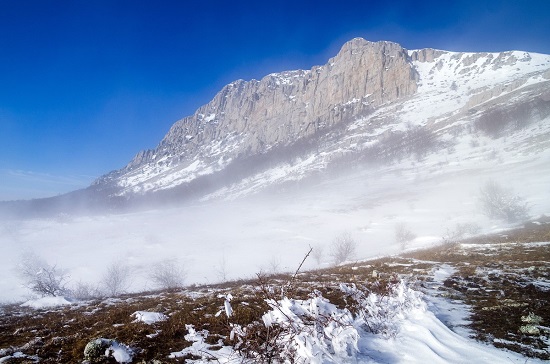 Снег в горах Крыма