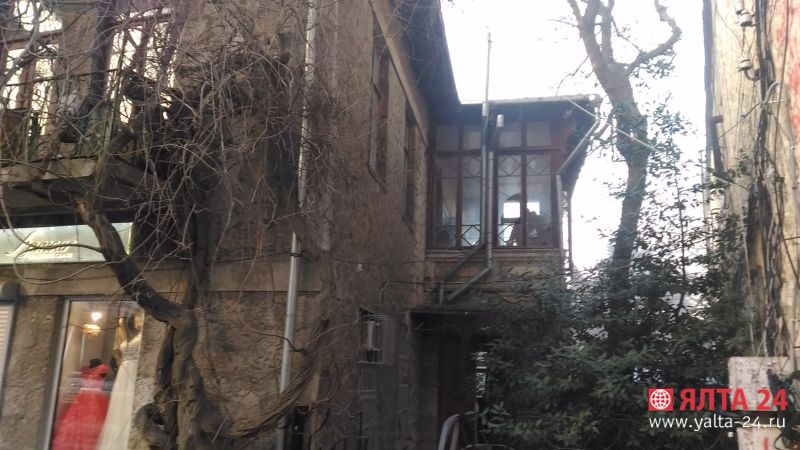 yalta pozar botkinskaya3