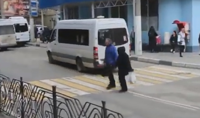 Закрытый пешеходный переход в Ялте на "Октябре" 