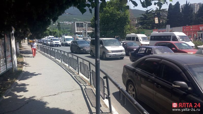 отстой общественного транспорта в Ялте