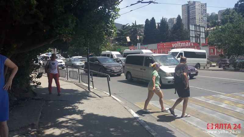 отстой общественного транспорта в Ялте