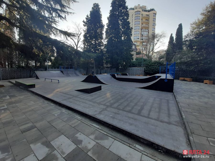 pionerskiy park yalta 24pionerskiy park11