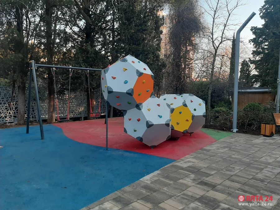 pionerskiy park yalta 24pionerskiy park13