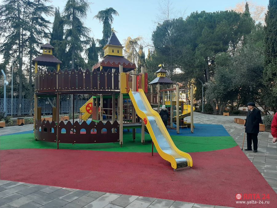 pionerskiy park yalta 24pionerskiy park7