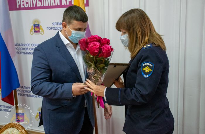 Ялтинских правоохранителей поздравили с профессиональным праздником 4 pravoohranitel