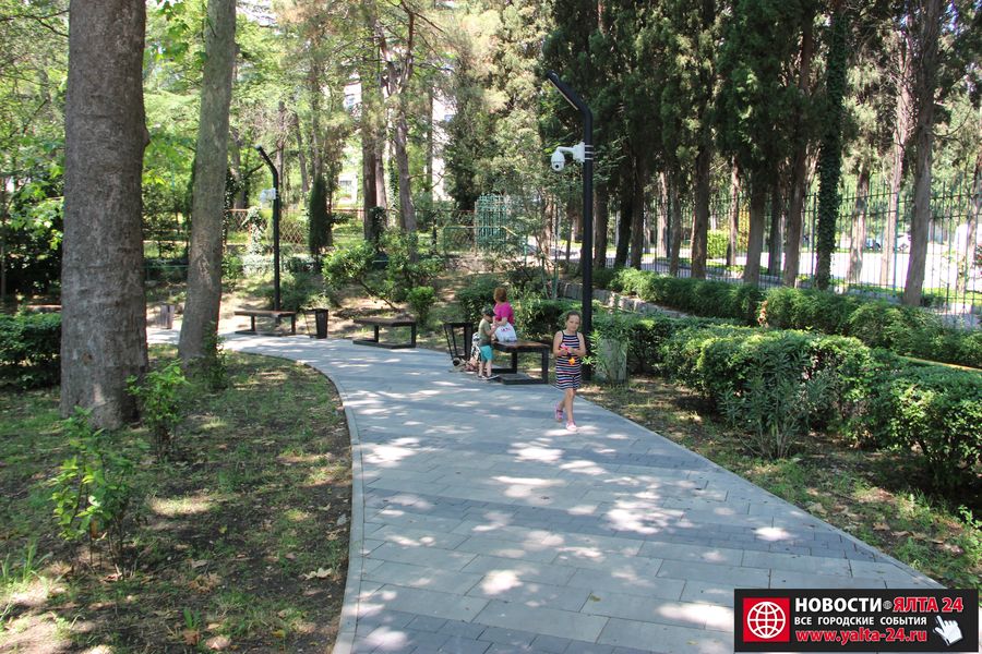 skver lomonosova yalta 24IMG 3657