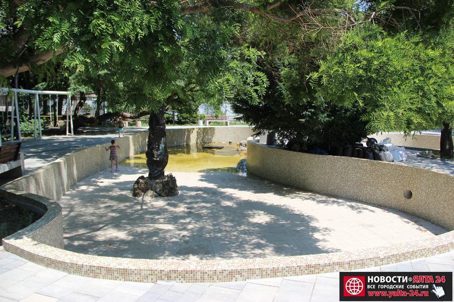 skver lomonosova yalta 24IMG 3667