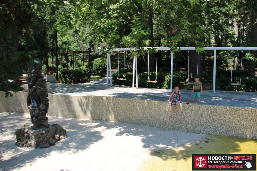 skver lomonosova yalta 24IMG 3672