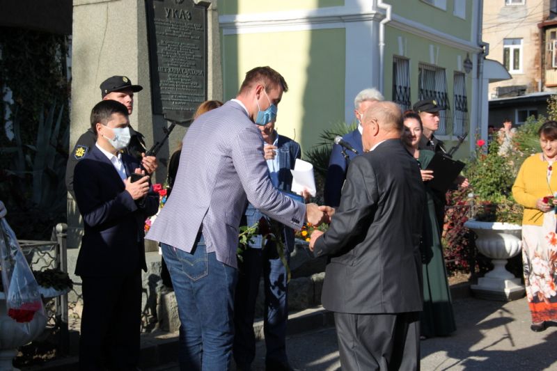 В Алупке отметили 100 летие со дня рождения Амет Хана Султана 14 han