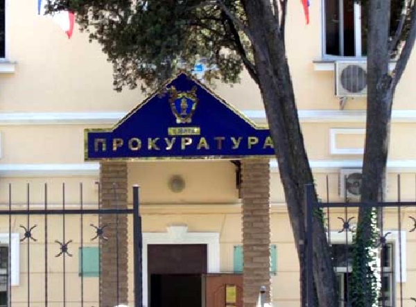 Прокуратура проверяет обстоятельства падения ребенка с третьего этажа недостроя в Ялте
