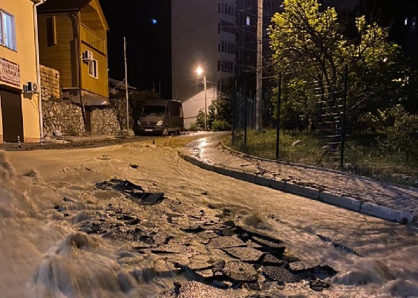 Утратившим после потопа имущество ялтинцам выплатили более 32 млн рублей 