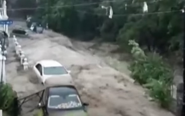 В Ялте в результате потопа пострадало 159 автомобилей