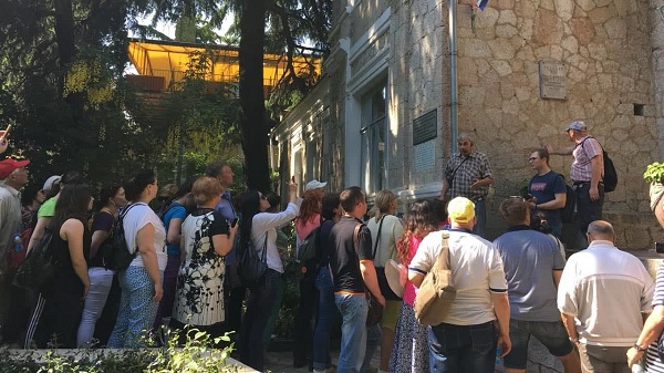 Экскурсоводы в Крыму
