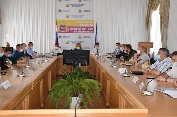 Часы или герб? В Ялте обсудили реконструкцию Советской площади