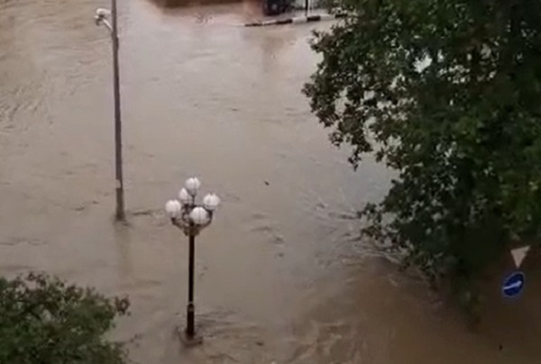Погода ухудшается: власти призвали жителей Керчи быть готовыми к эвакуации