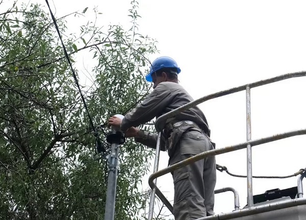 Наружное освещение начало появляться там в Ялте, где его никогда не было