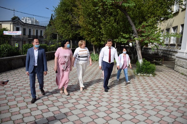 Появится ли у "здоровьесберегающей" школы Ялты спортзал, решат эксперты