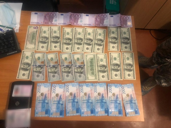 В Ялте охранник украл у постояльца отеля барсетку с 300 тыс. рублей