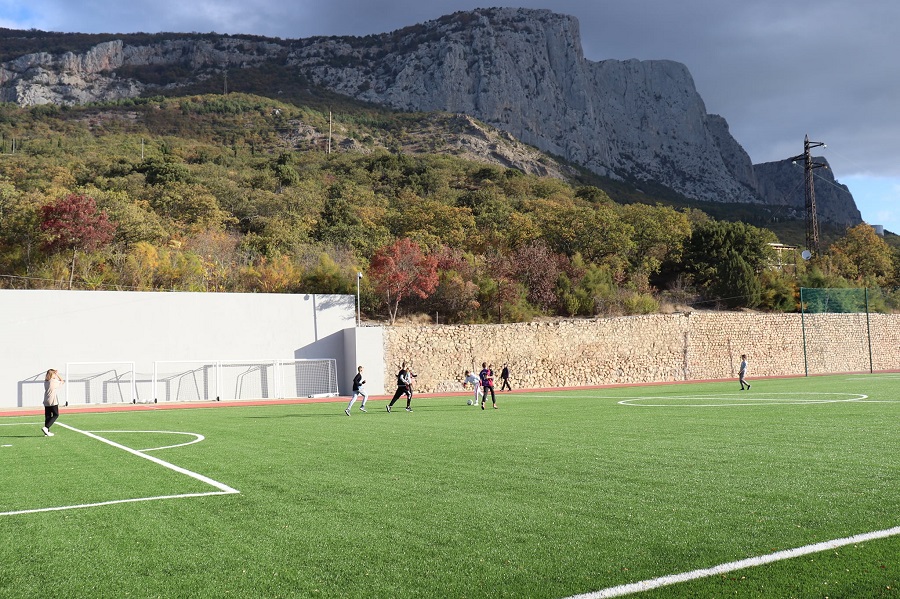 futbolnoe pole v forose