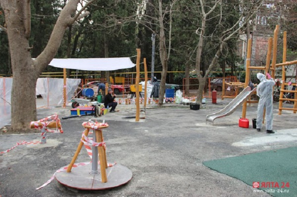 Детская площадка в Ялте