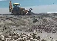 Начали приводить в порядок пляжную территорию в Ялте возле "Апельсина"