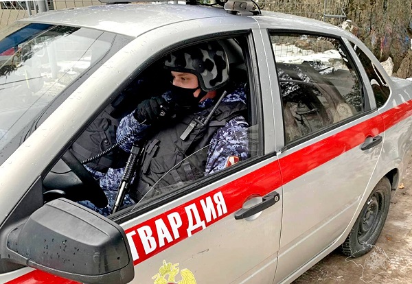 Пьяный ялтинец камнем повредил чужой автомобиль