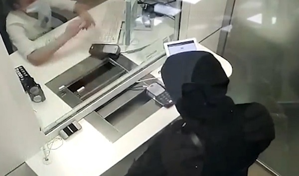 В Симферополе мужчина пытался ограбить банк с помощью записки с угрозой