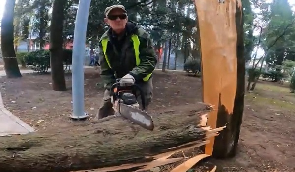 В Ялте устраняют последствия непогоды и готовятся к новому удару стихии