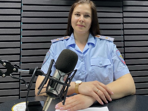 Юрисконсульт УМВД по Ялте стала гостем прямого эфира на радиостанции «Ялта ФМ»