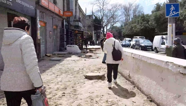 На улице Московская в Ялте обновят озеленение