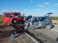 Два человека погибли при лобовом столкновении автомобилей в Крыму