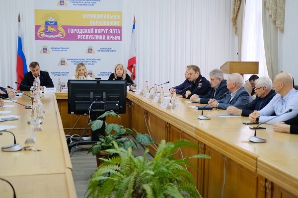 В Ялте состоялось расширенное совещание по вопросам безопасности при проведении футбольных матчей