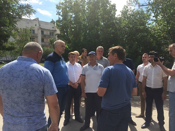 Более 60 многоэтажек повреждено после взрывов в Новофедоровке