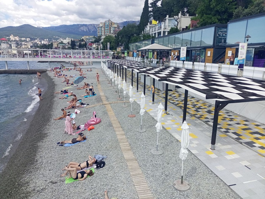 turisti massandra yalta plyag
