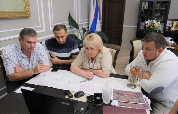 Перехватывающим парковка на въезде в Ялту быть