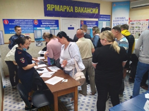 Сотрудники УМВД Ялты приняли участие в городской «Ярмарке Вакансий»