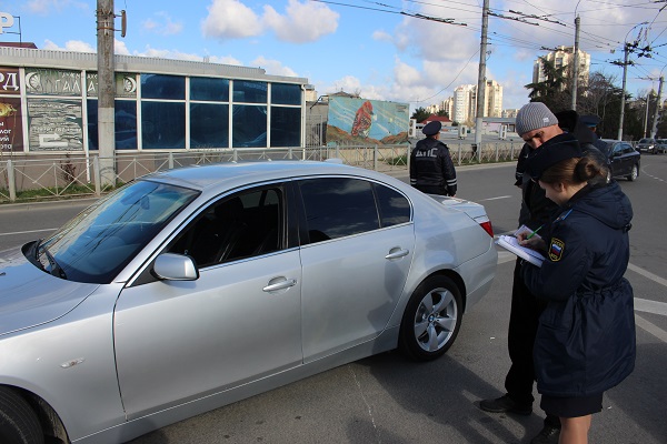 Судебные приставы и сотрудники ГИББД выявили автолюбителя с миллионным долгом