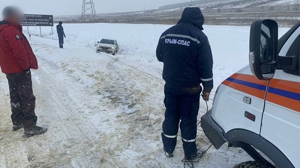 Снегопад в Крыму: в МЧС рассказали о ситуации на дорогах 